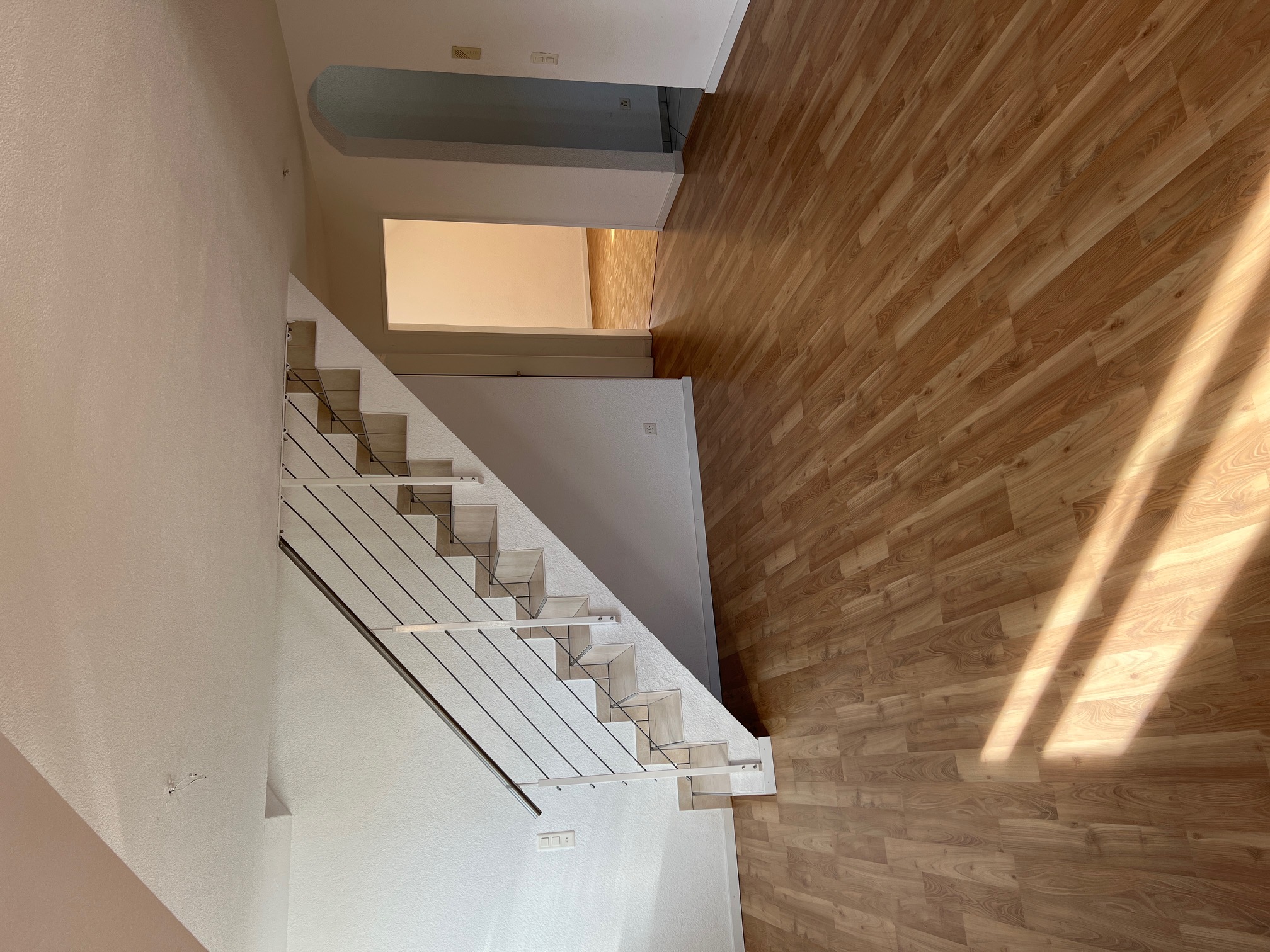 Mehrfamilienhaus Zürich, Dachgeschoss mit Parkettverlegung.